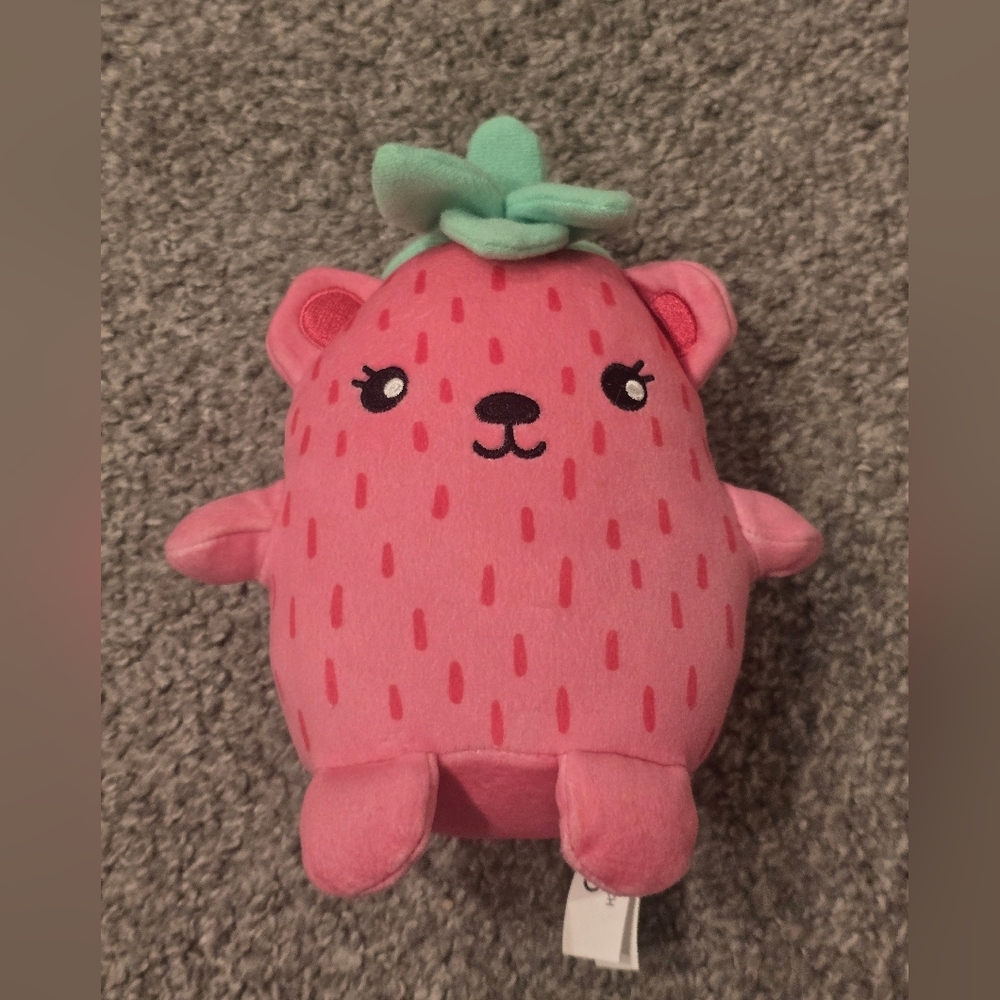 Moriah Elizabeth Color Splash Series Strawberry Bear NWOT 6 Inch